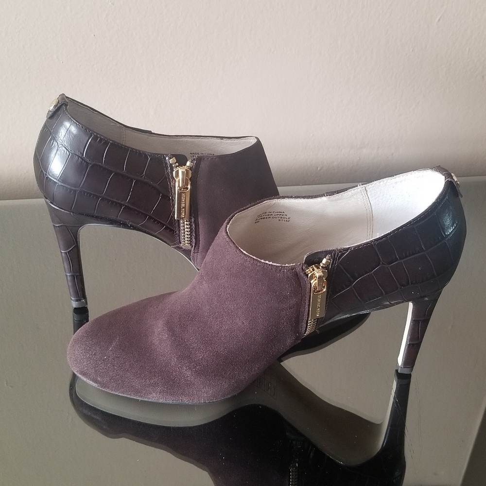 MICHAEL Michael Kors Sammy Ankle Boot, Size 9 - Picture 3 of 8